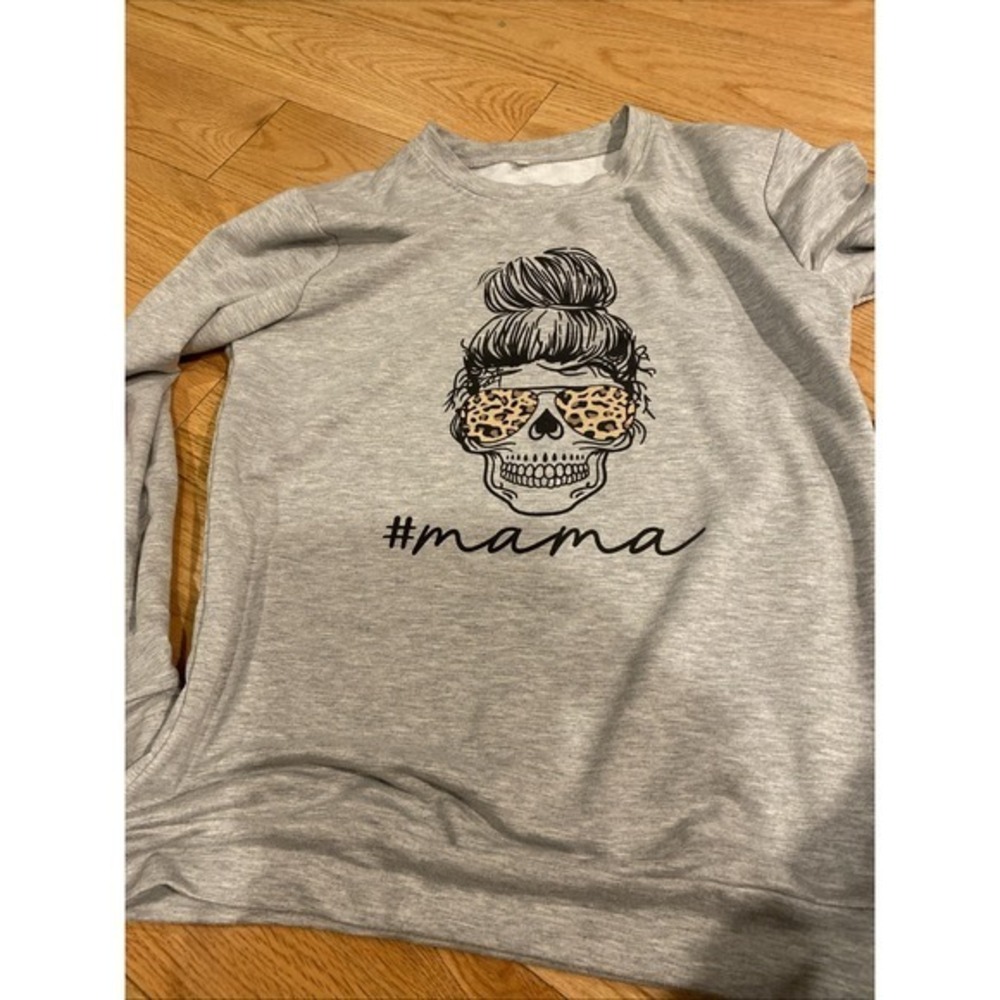Mama Fleece Skull Gray Medium Sweatshirt       ‎  3537